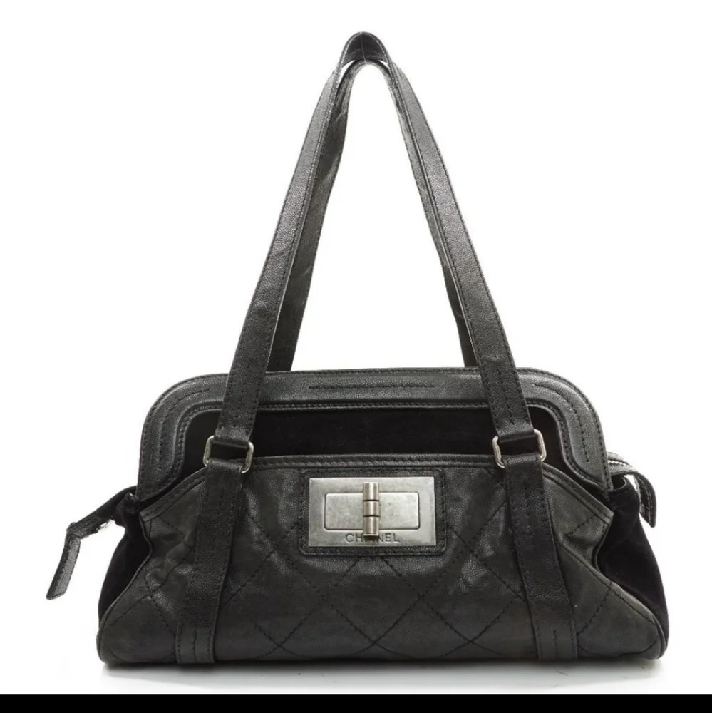 💎CHANEL Large Quilted Black Leather Shoulder bag - Picture 2 of 15